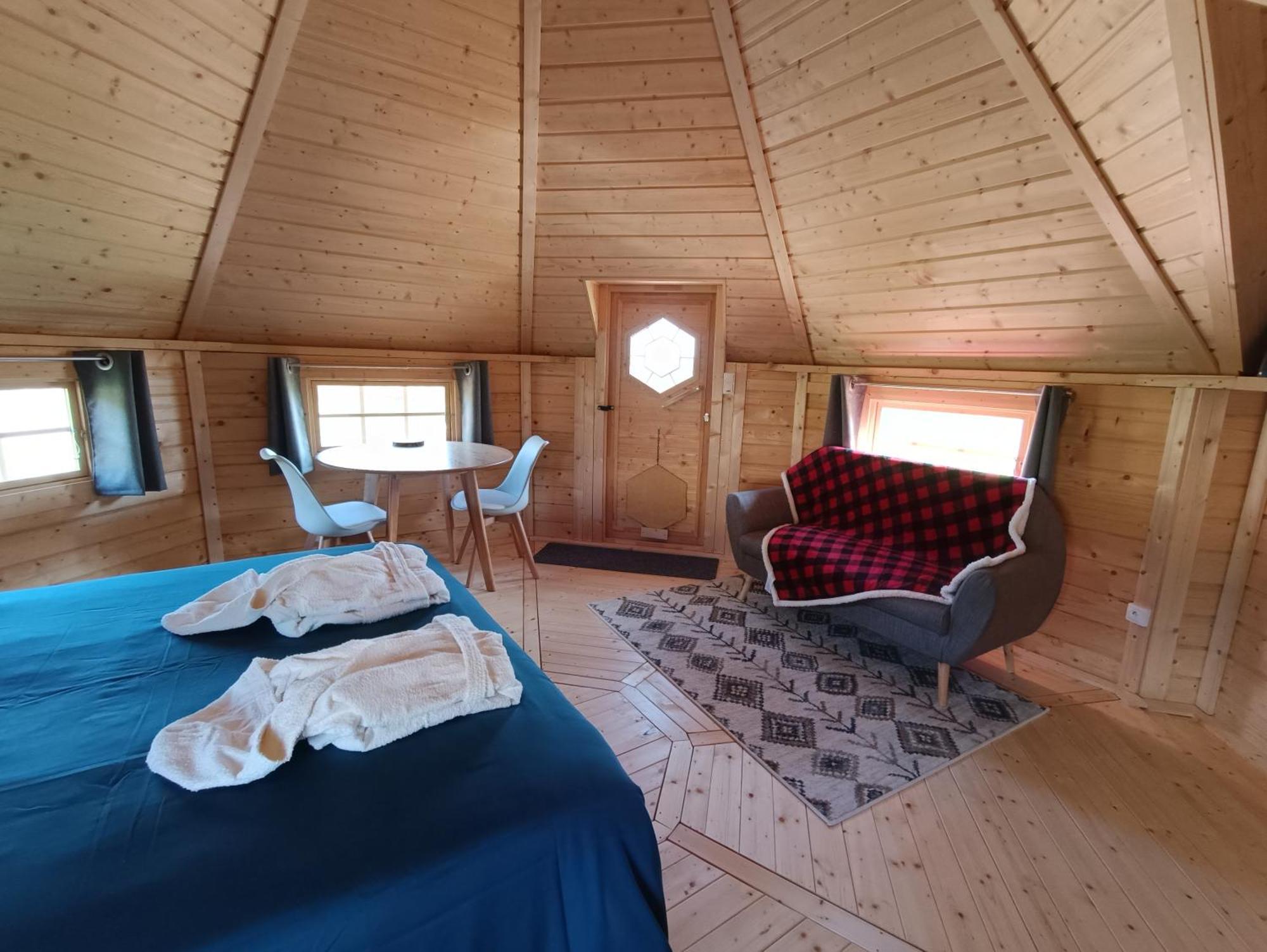 Les Cabanes Du Grand Nord Pradines  Bagian luar foto